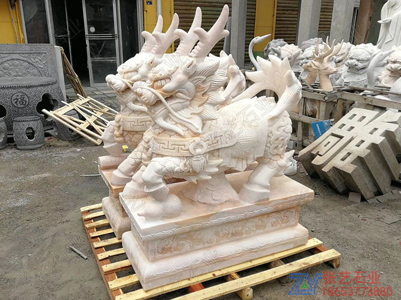 晚霞紅石雕麒麟 