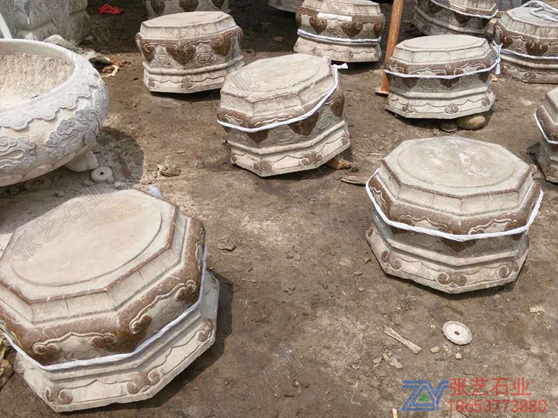 紅色花崗巖柱頂石